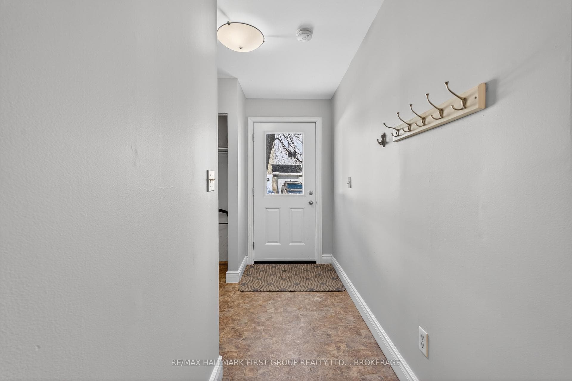 1098 Craig Lane photo 4