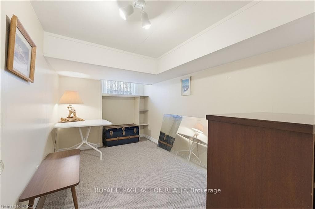 90 Henderson Avenue photo 31