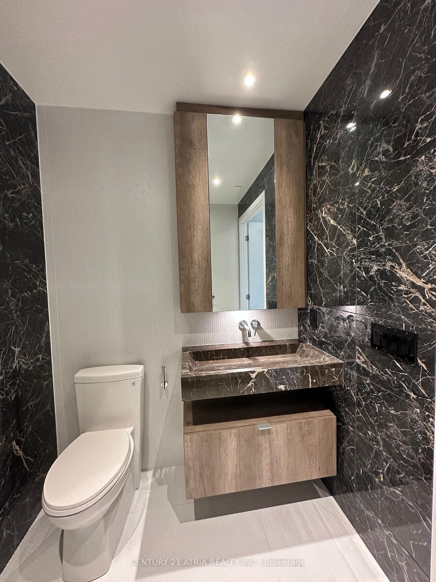 11 Yorkville Avenue Unit 1101 photo 17