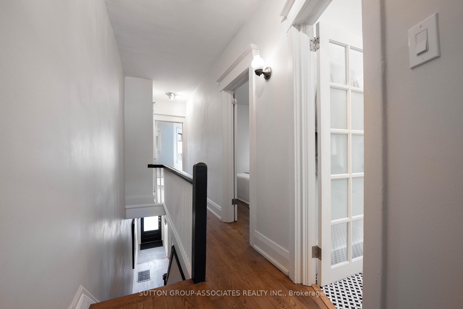 1031 St Clarens Avenue photo 23
