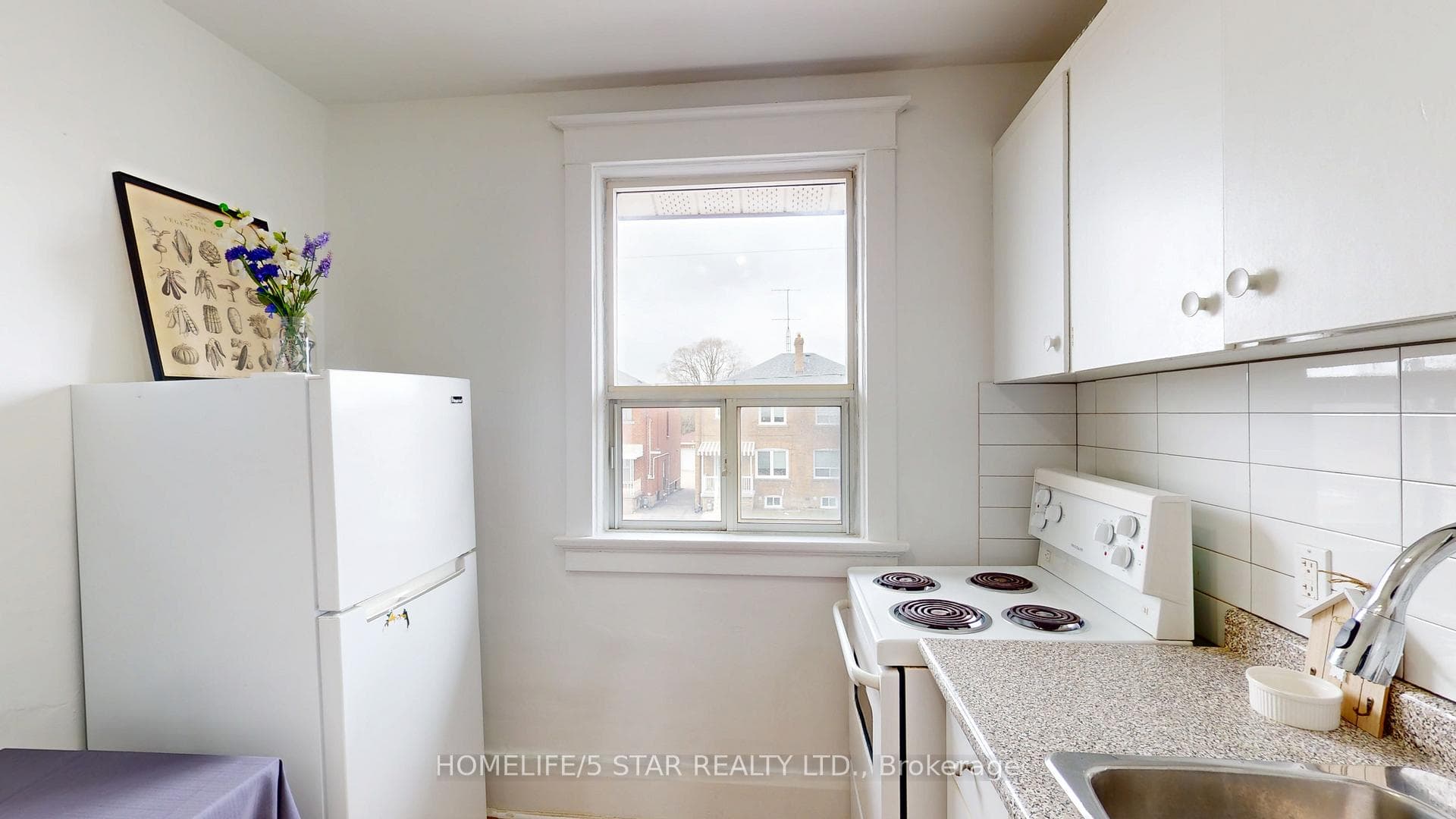 275 Oakwood Avenue Unit Upper photo 4