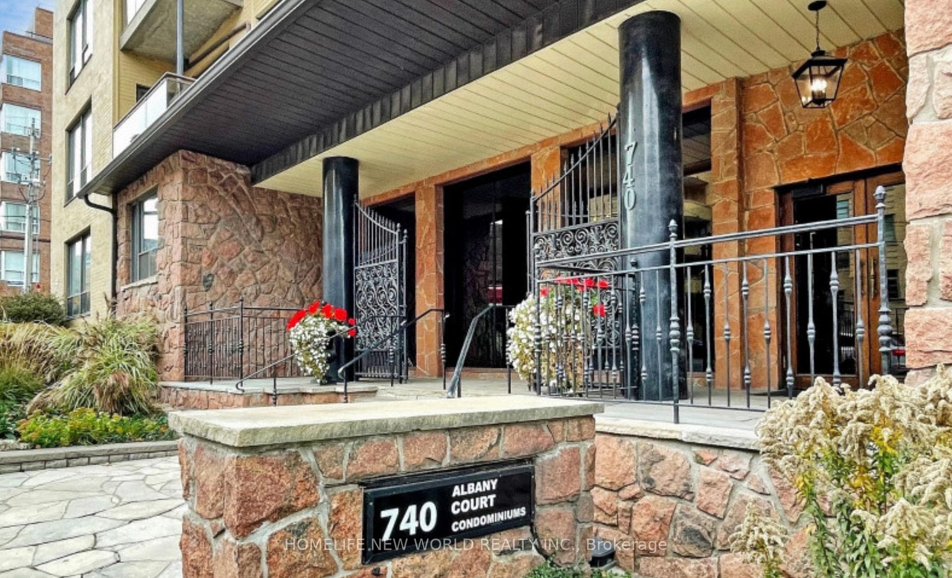 740 Eglinton Avenue Unit 607 photo 11