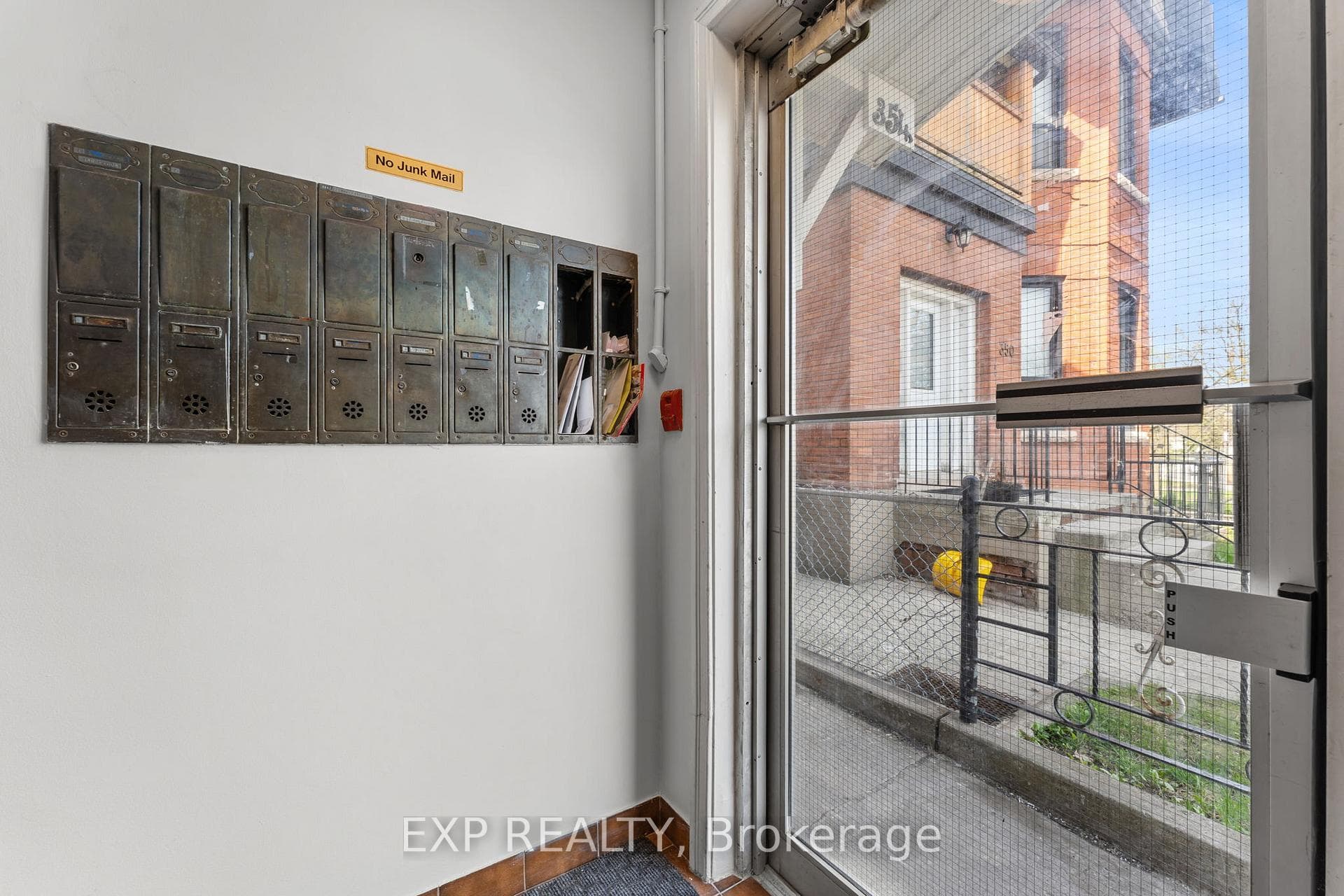 354 Annette Street photo 18
