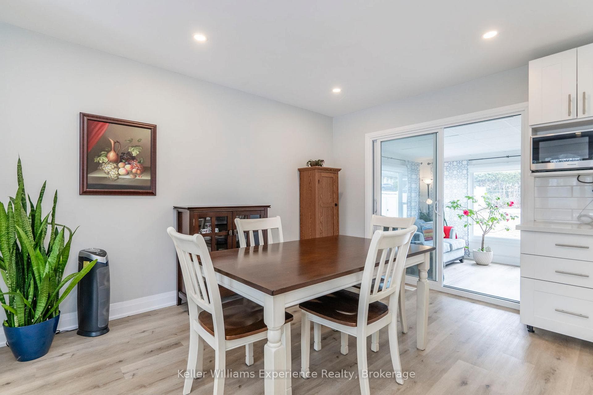 857 Victoria Street photo 14