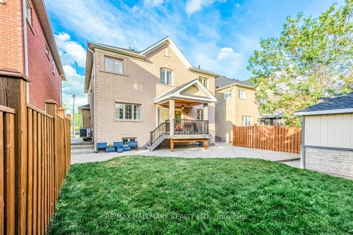 8 Laurentide Crescent photo 33