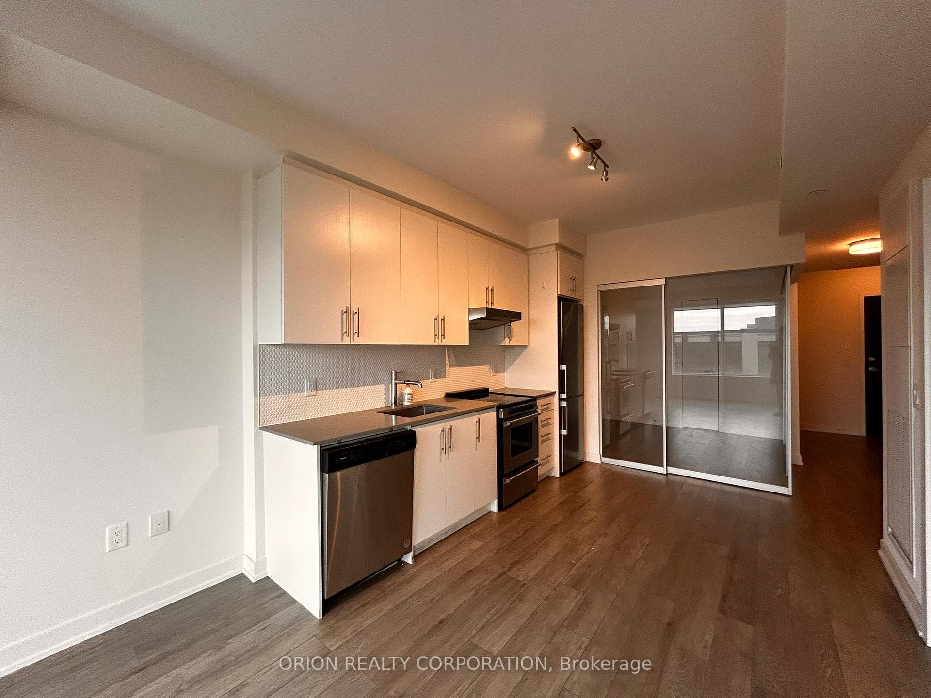 212 King William Street Unit 620 photo 5