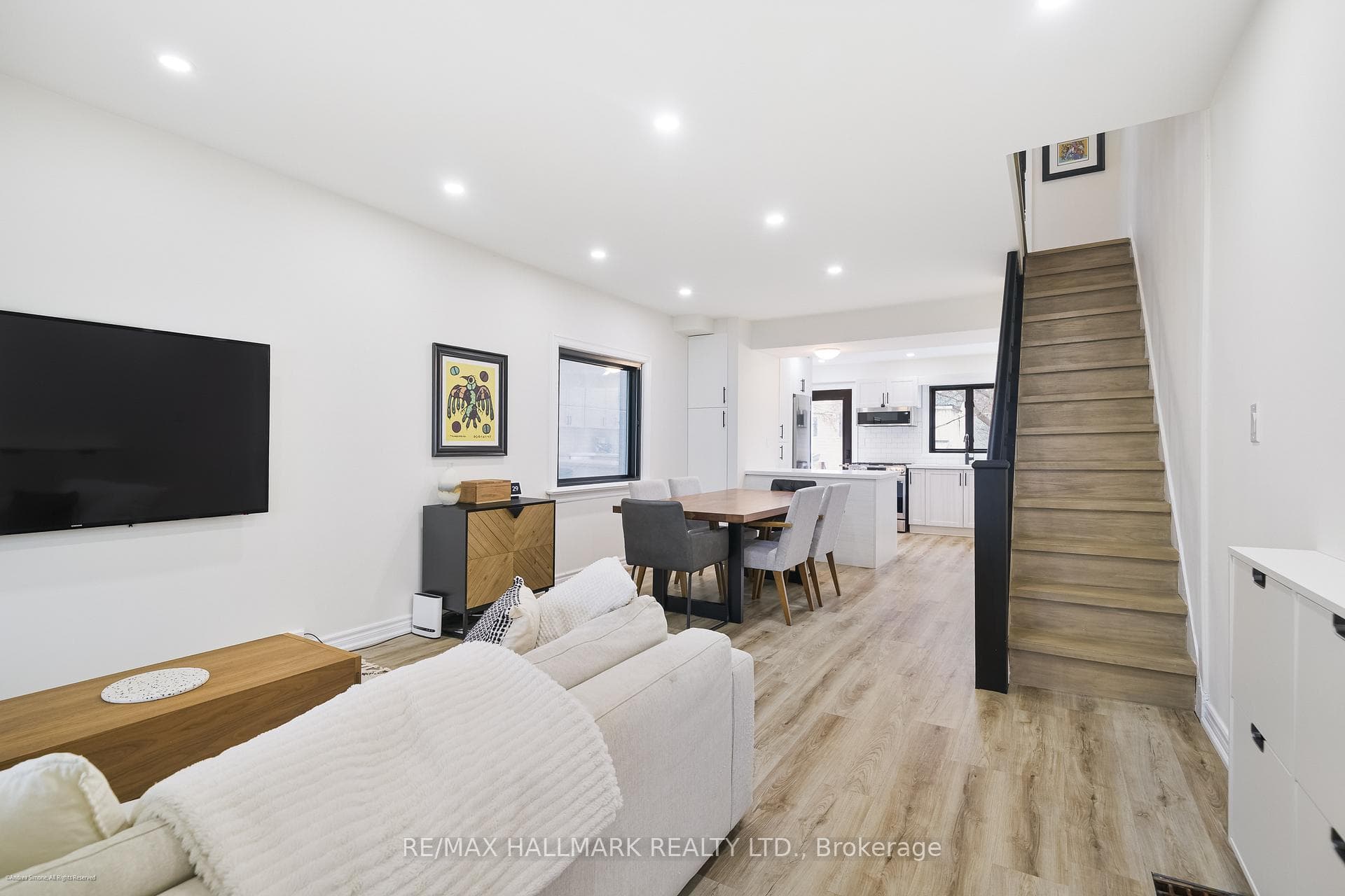 208 Cedarvale Avenue Unit Main & Second photo 4