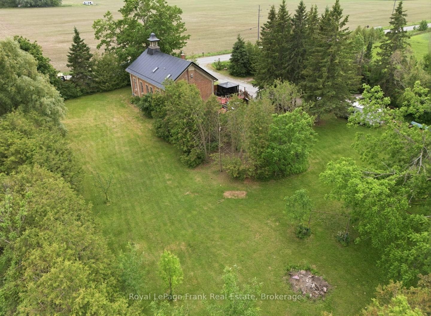 1229 The Glen Road photo 4