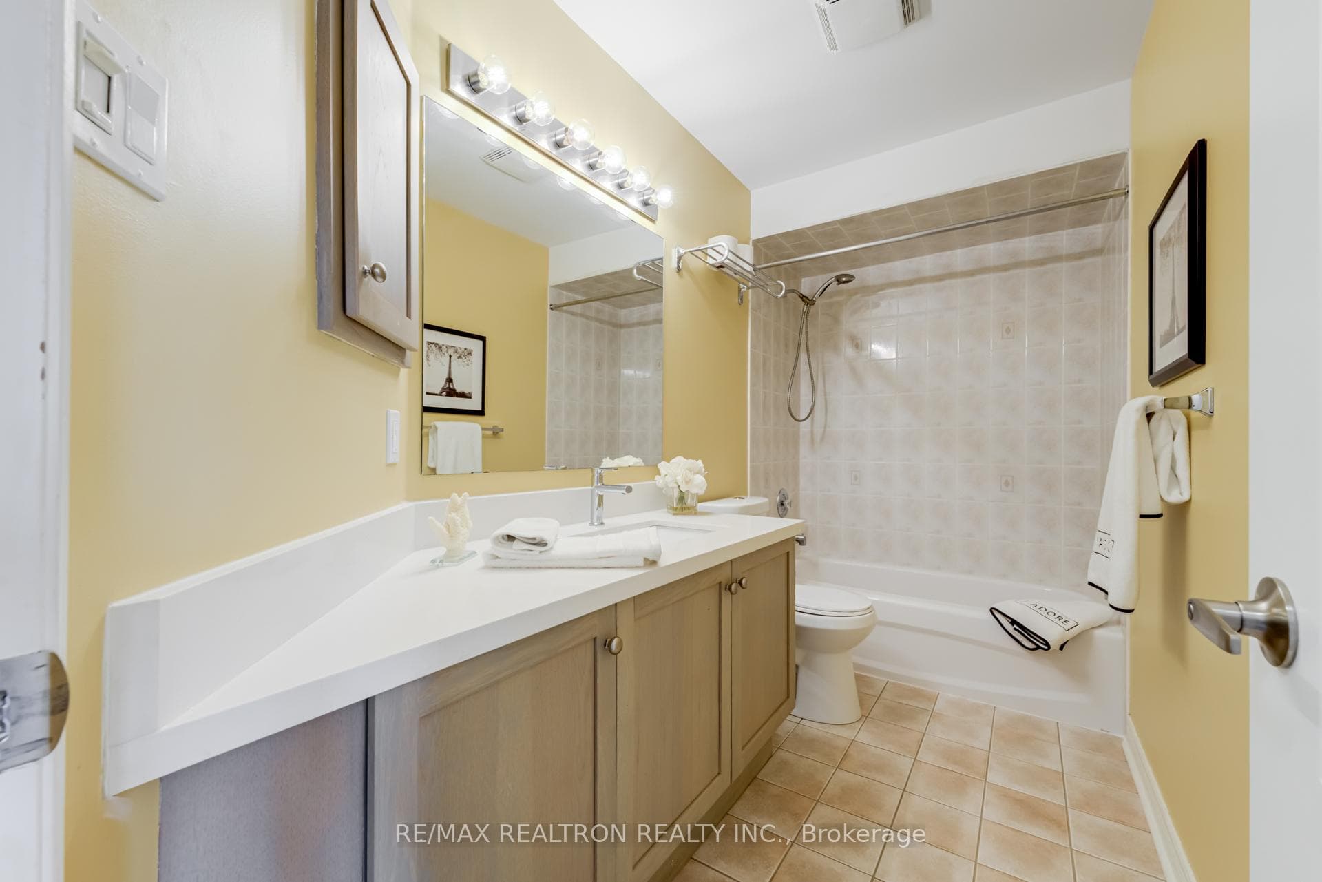 129 Mowat Crescent photo 24