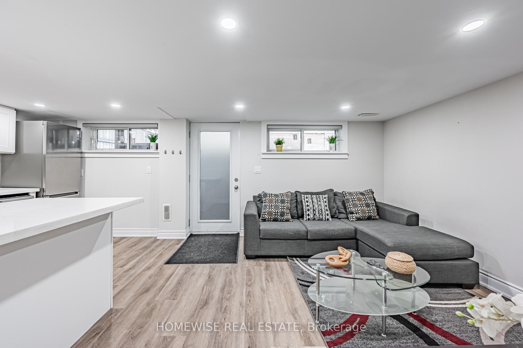 68 Fairleigh Crescent Unit Lower photo 2