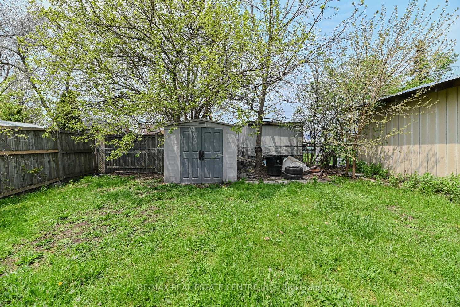 573 Exbury Crescent photo 34
