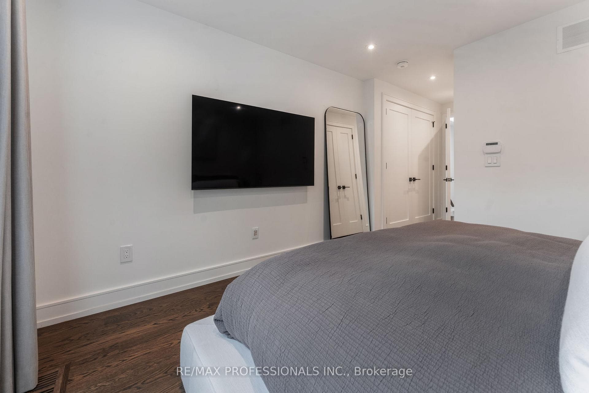 12 Mayfield Avenue photo 19