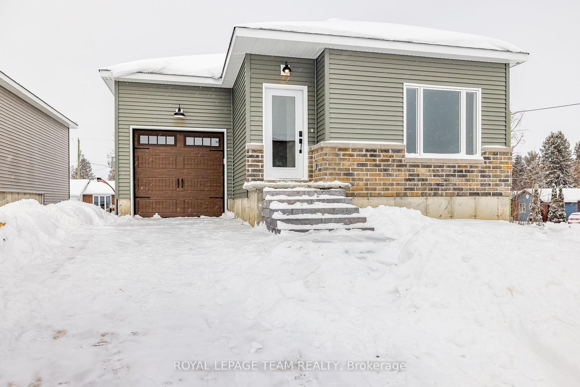 99 Alma Street photo 2