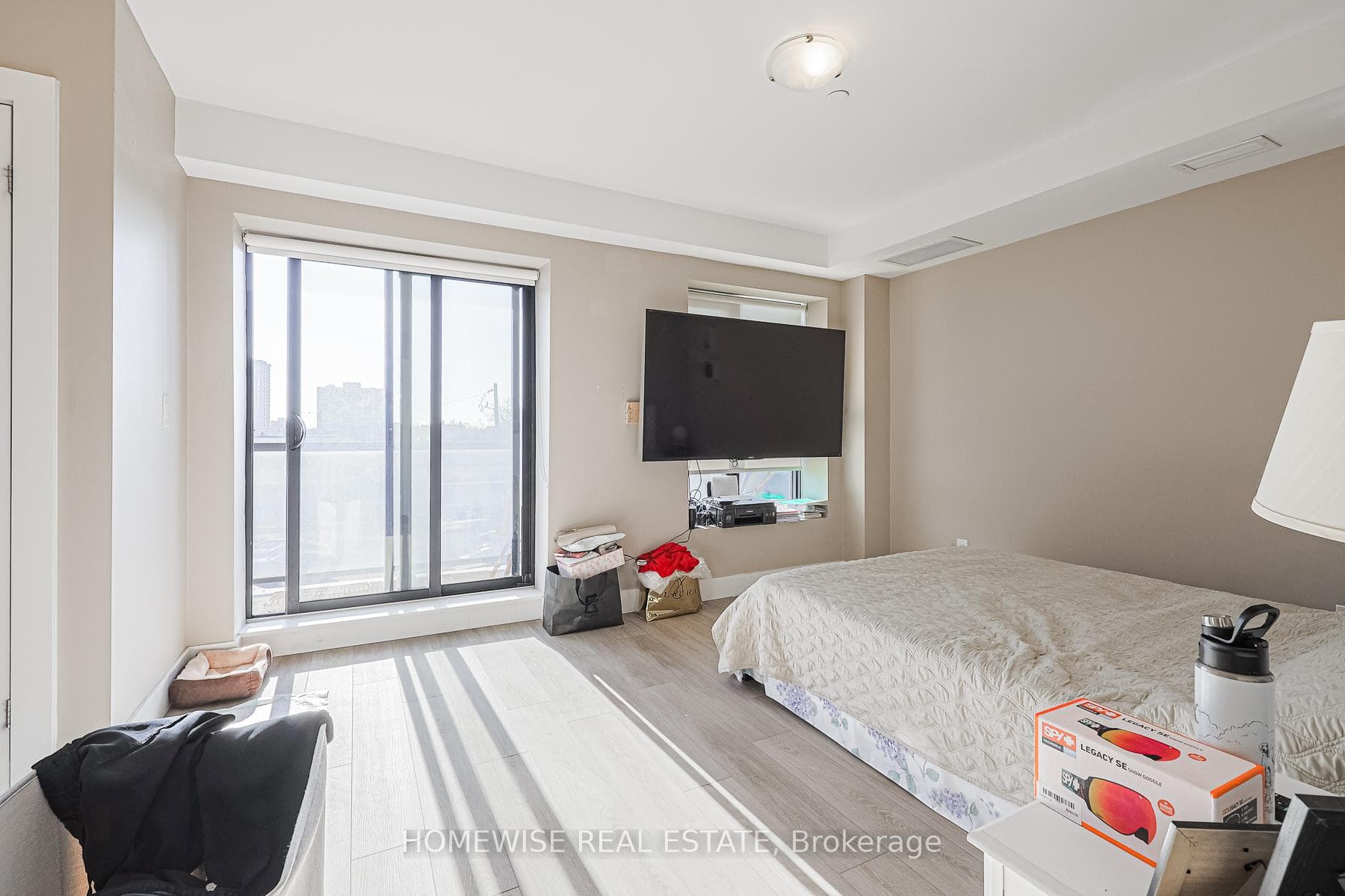 293 Viewmount Avenue Unit 302 photo 25