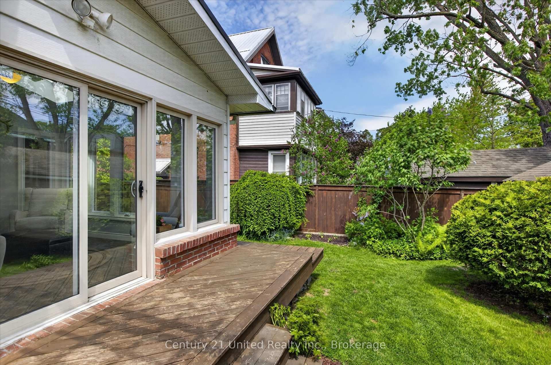 587 Gilmour Street photo 38