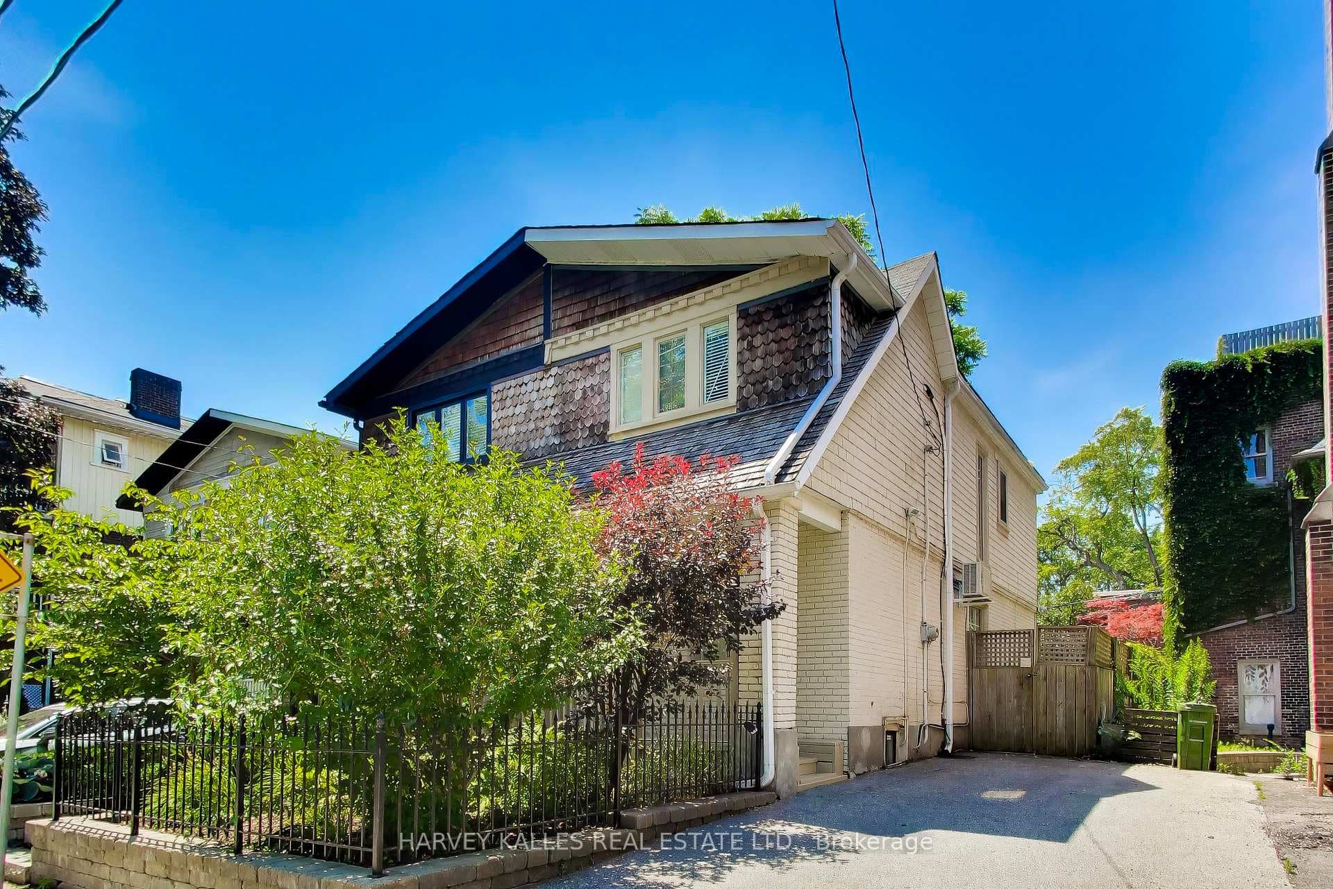 318 Sumach Street photo 2