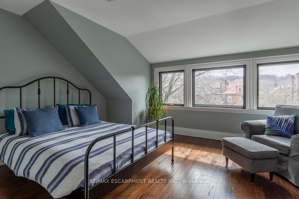63 Stanley Avenue photo 32
