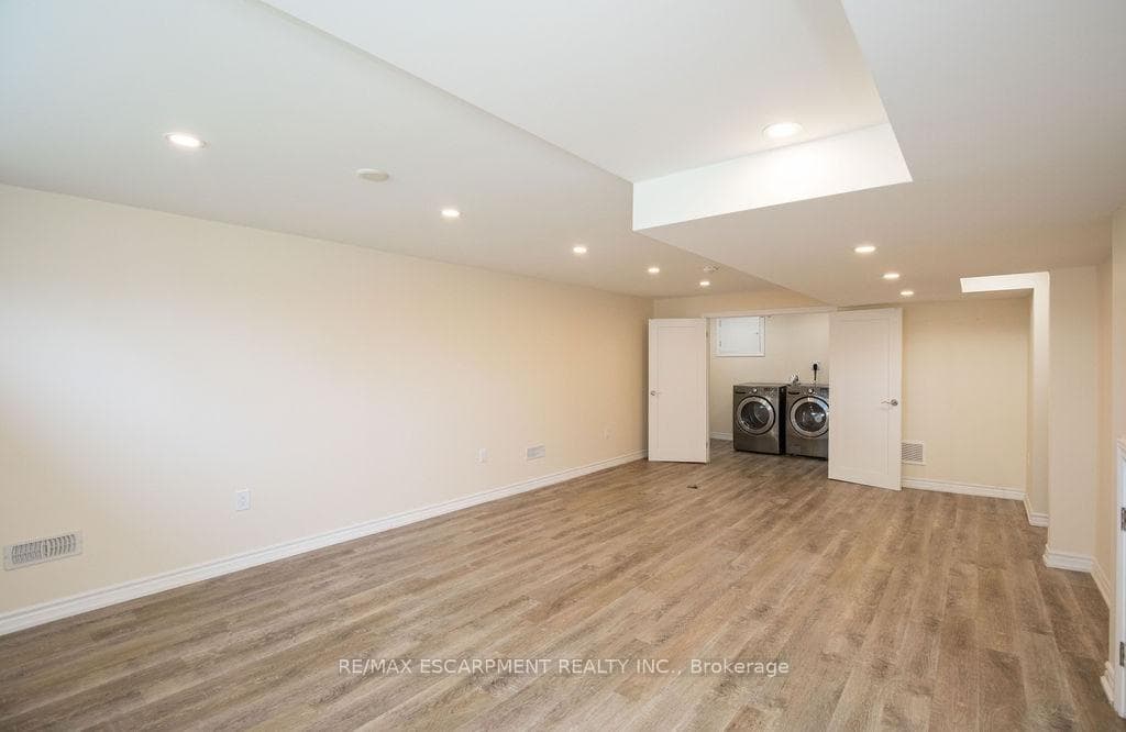 1431 Lewisham Drive photo 34