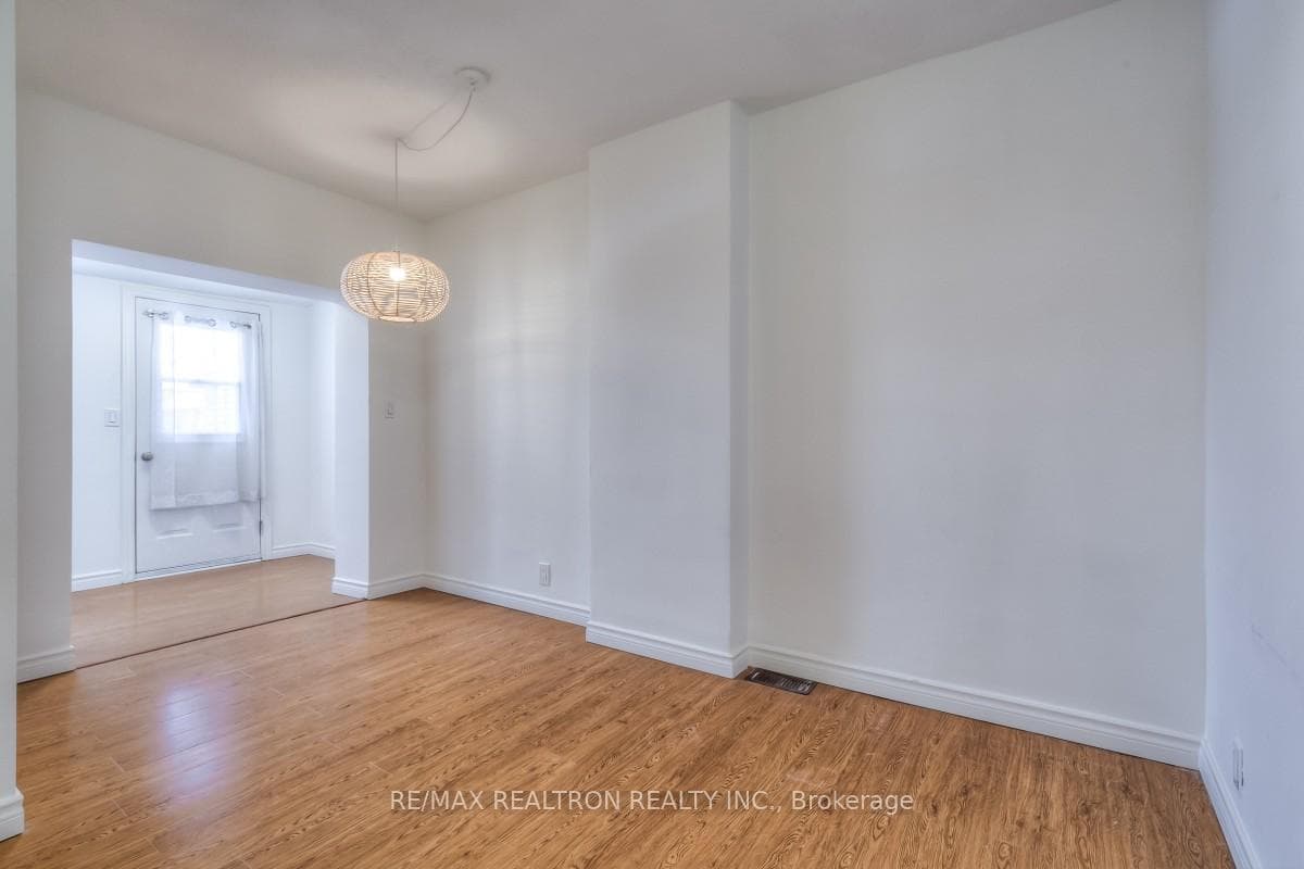 119 Perth Avenue Unit 2nd Fl photo 5