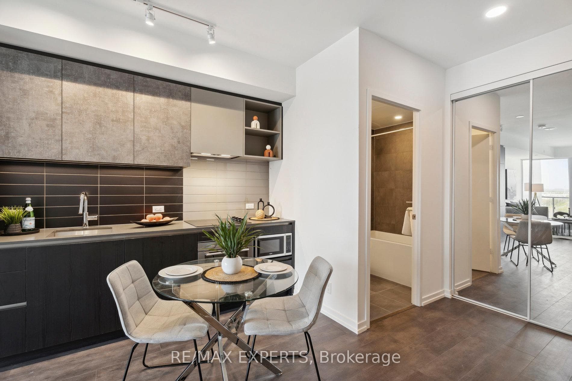 7890 Jane Street Unit 907 photo 16