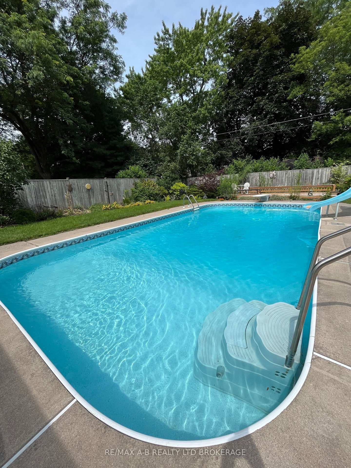 643 Headley Drive photo 4