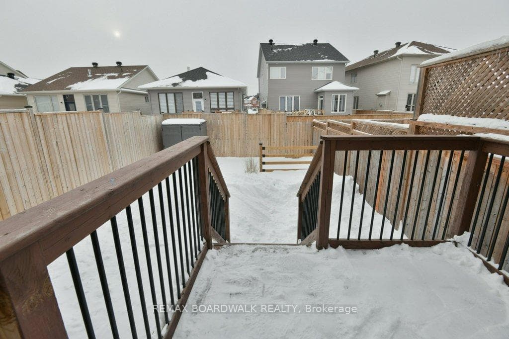 Landscaped & fenced yard