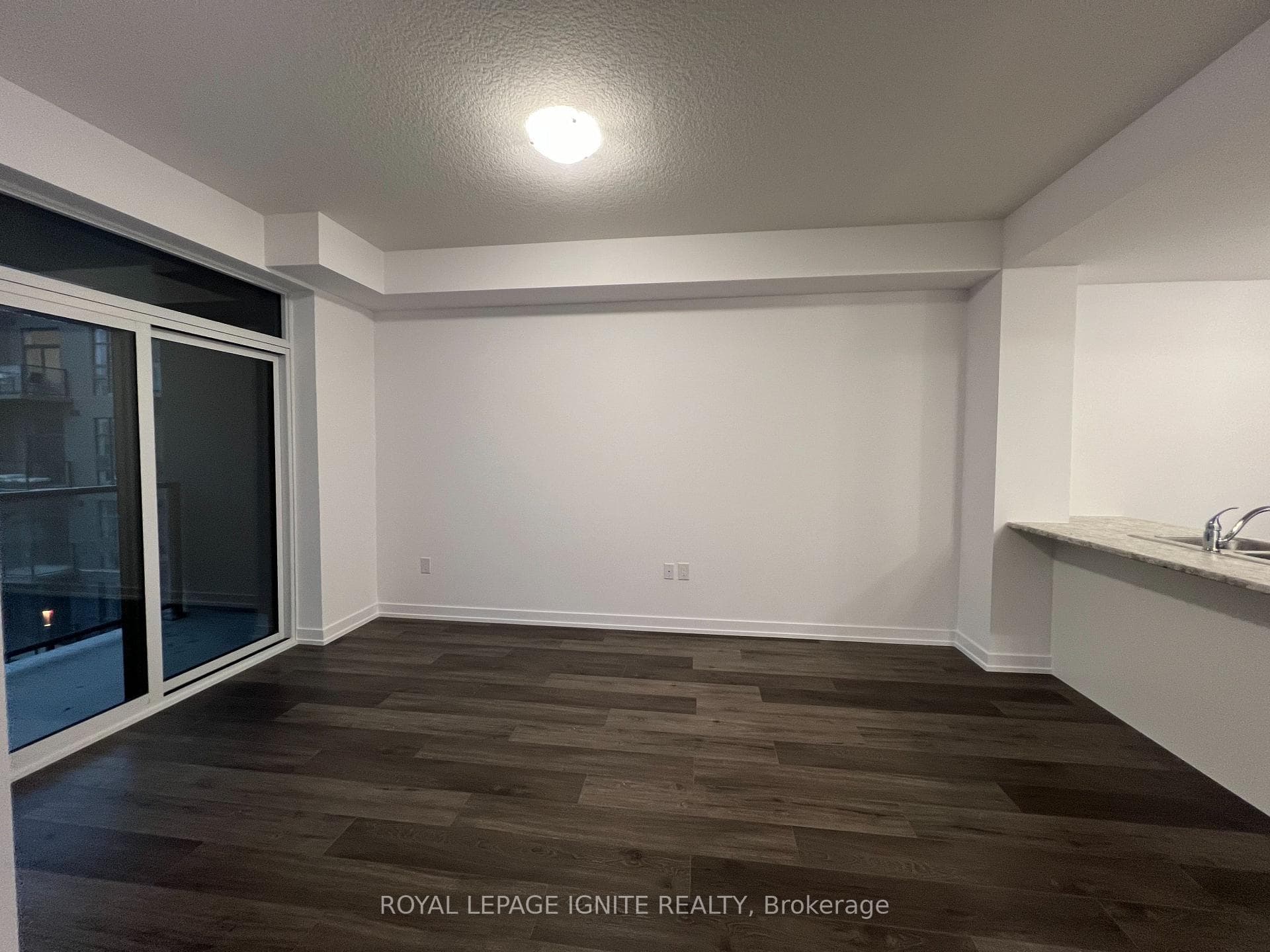 470 Dundas Street Unit 426 photo 5
