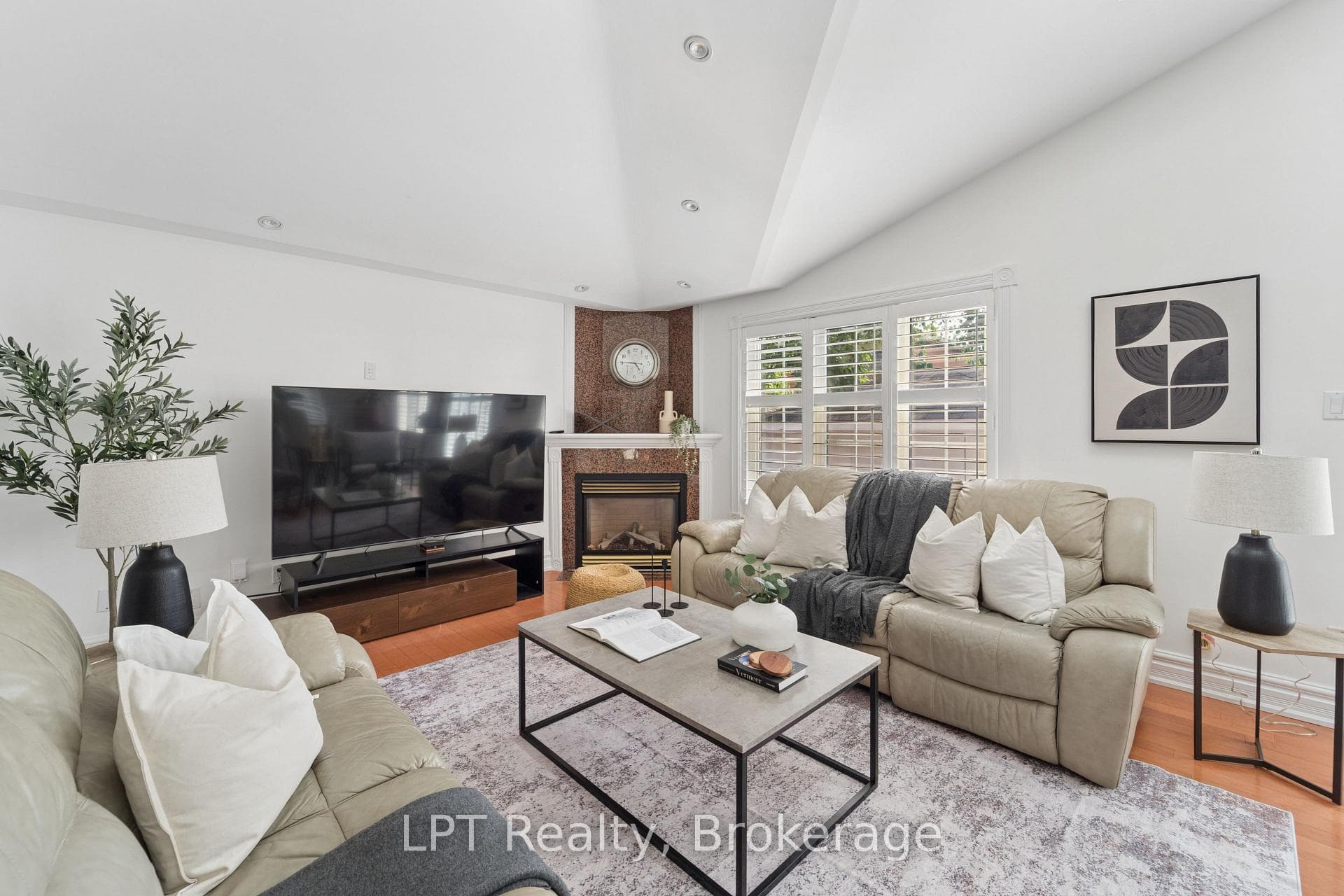 1 Mayfield Crescent photo 20