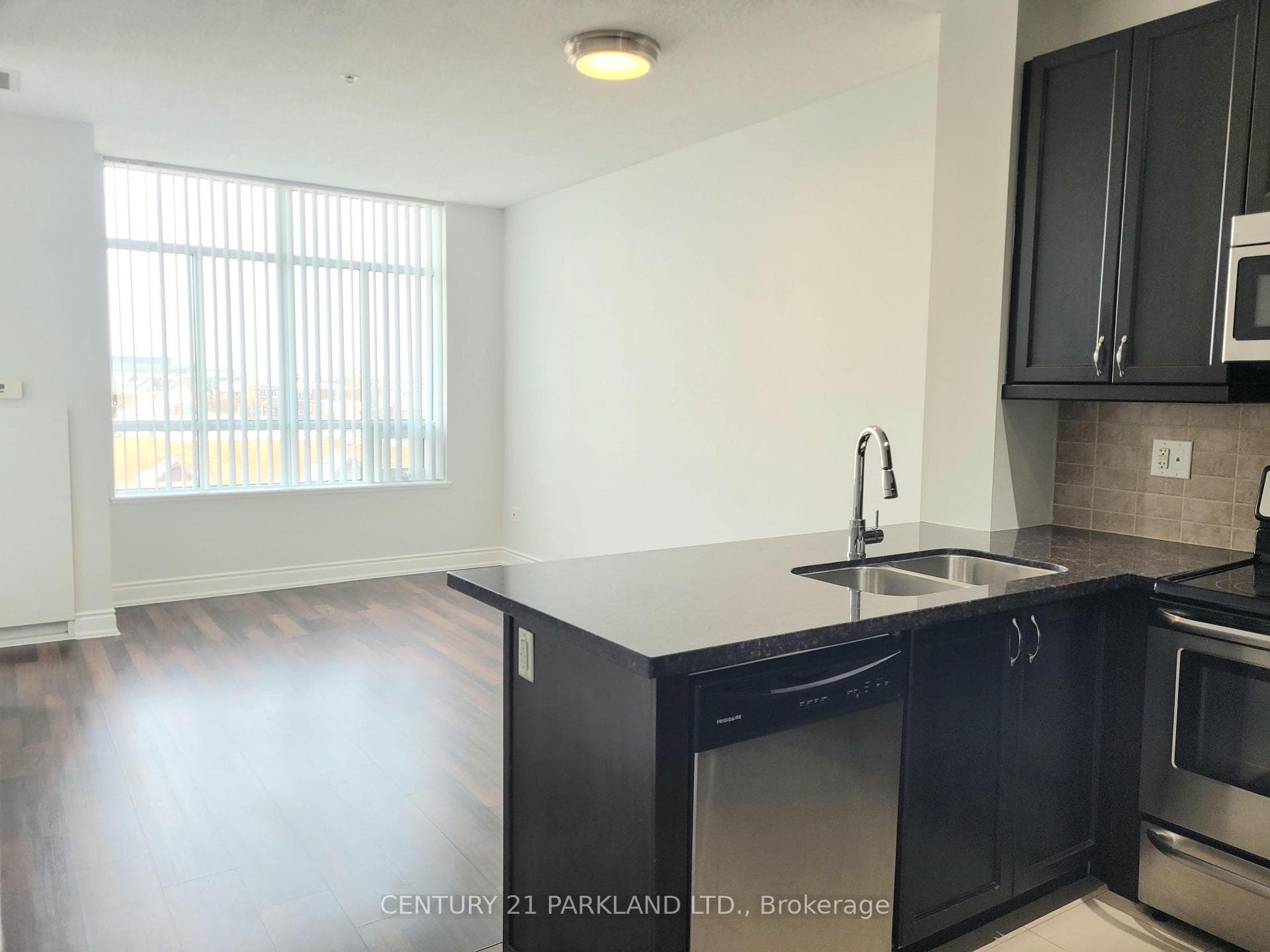 2396 Major Mackenzie Drive Unit 402 photo 12