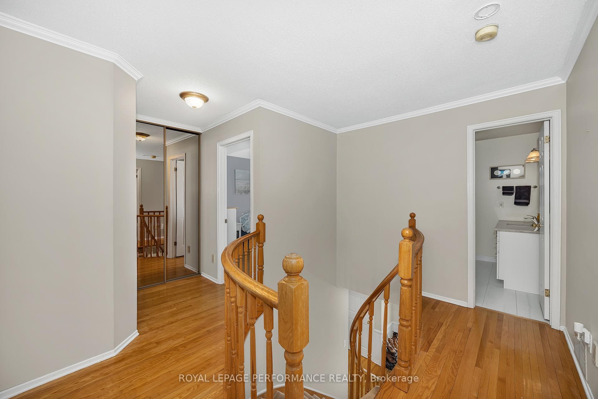 1391 Mountainside Crescent photo 23