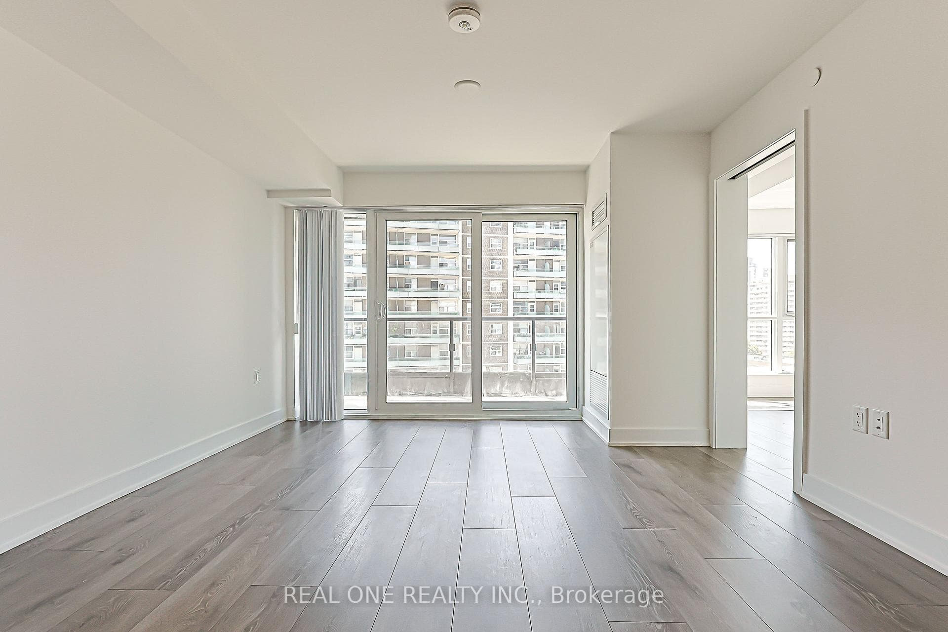 585 Bloor St East Street Unit 821 photo 18