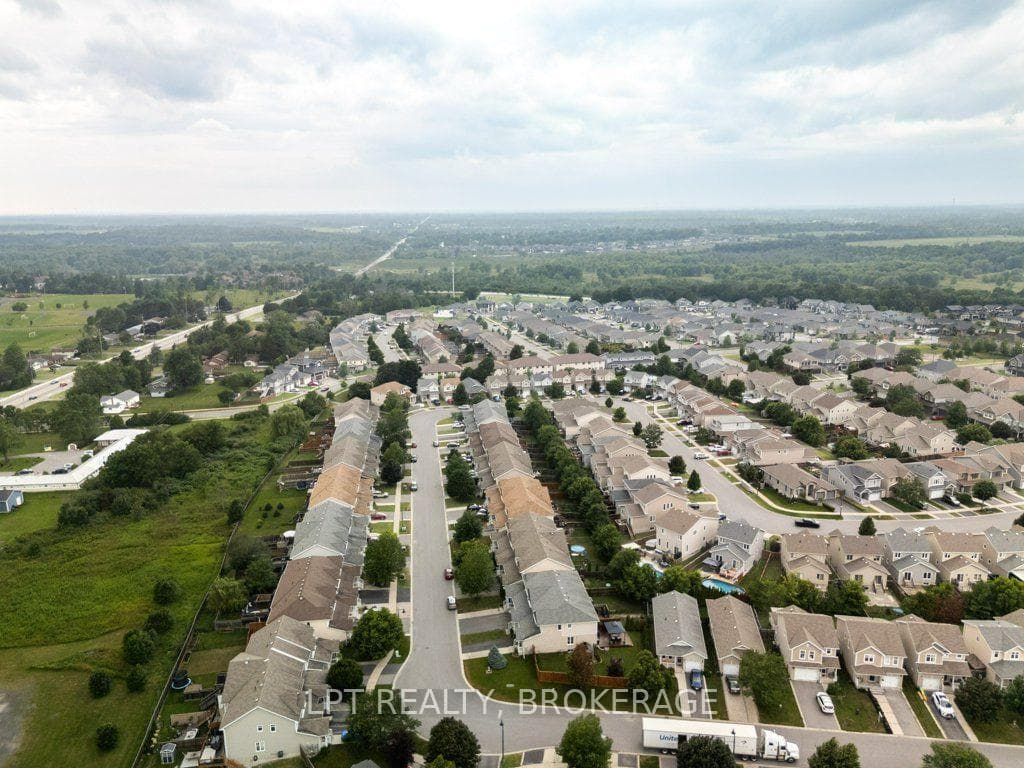 1559 Crimson Crescent photo 33