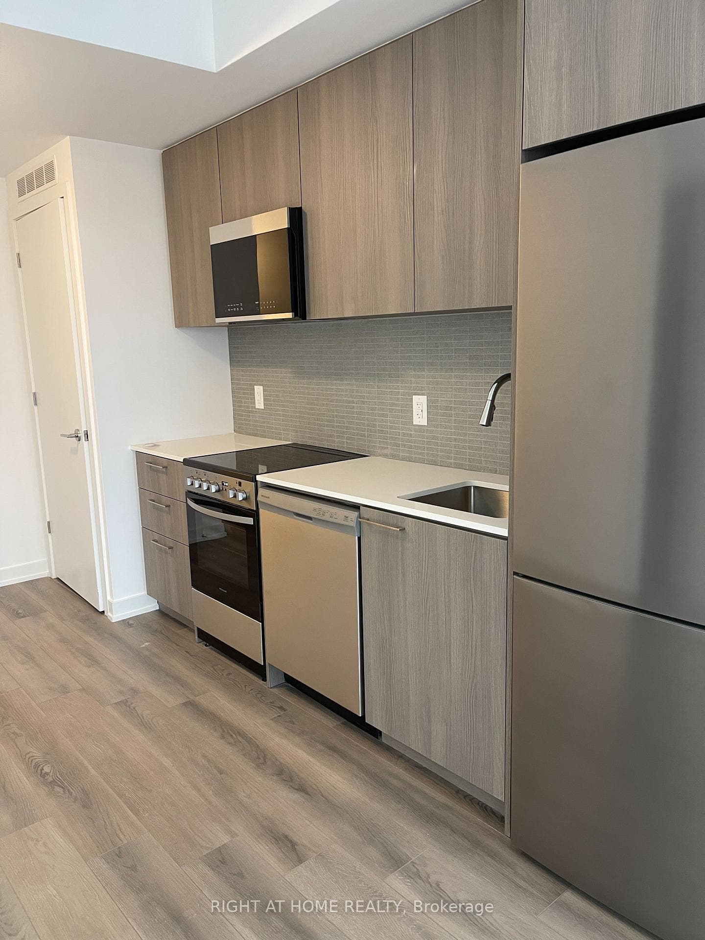 7439 Kingston Road Unit 616 photo 5