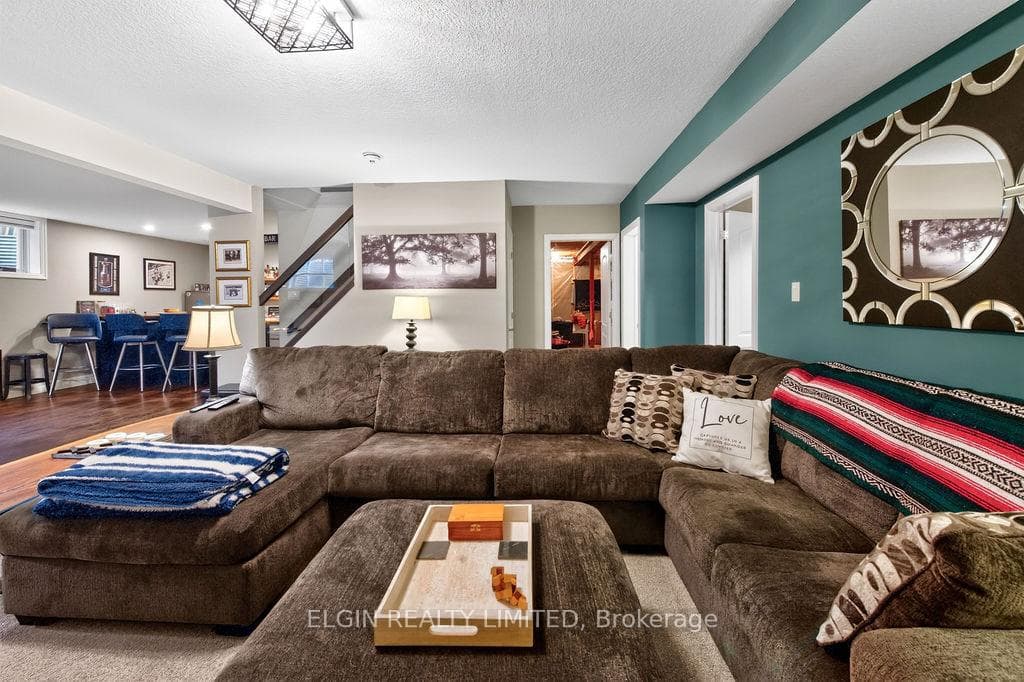 40 Glengariff Drive photo 17
