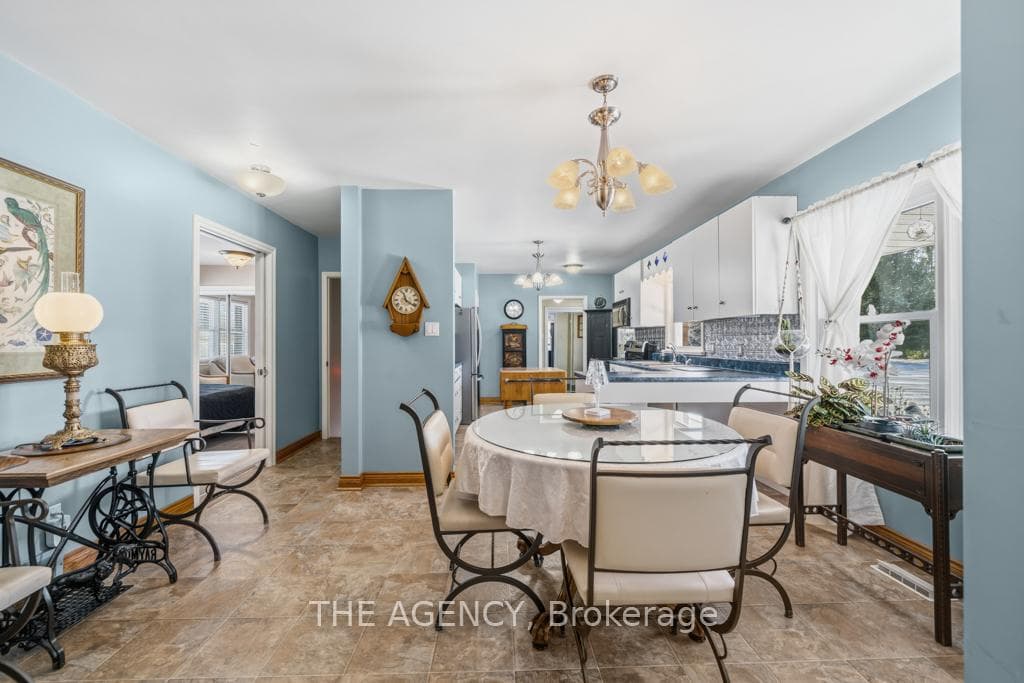 Open concept dining combined w/kitchen