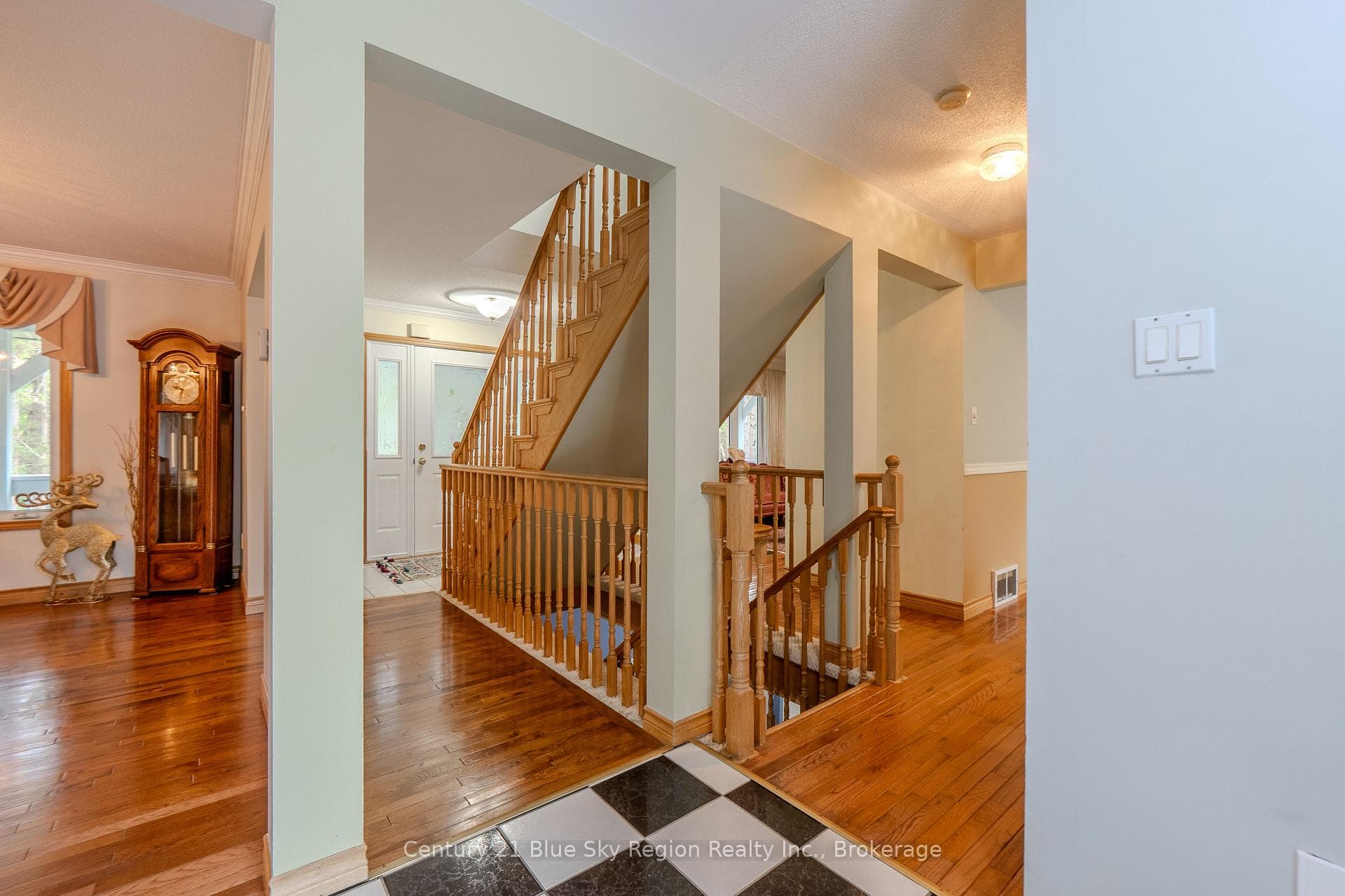 310 Pinecreek Crescent photo 14