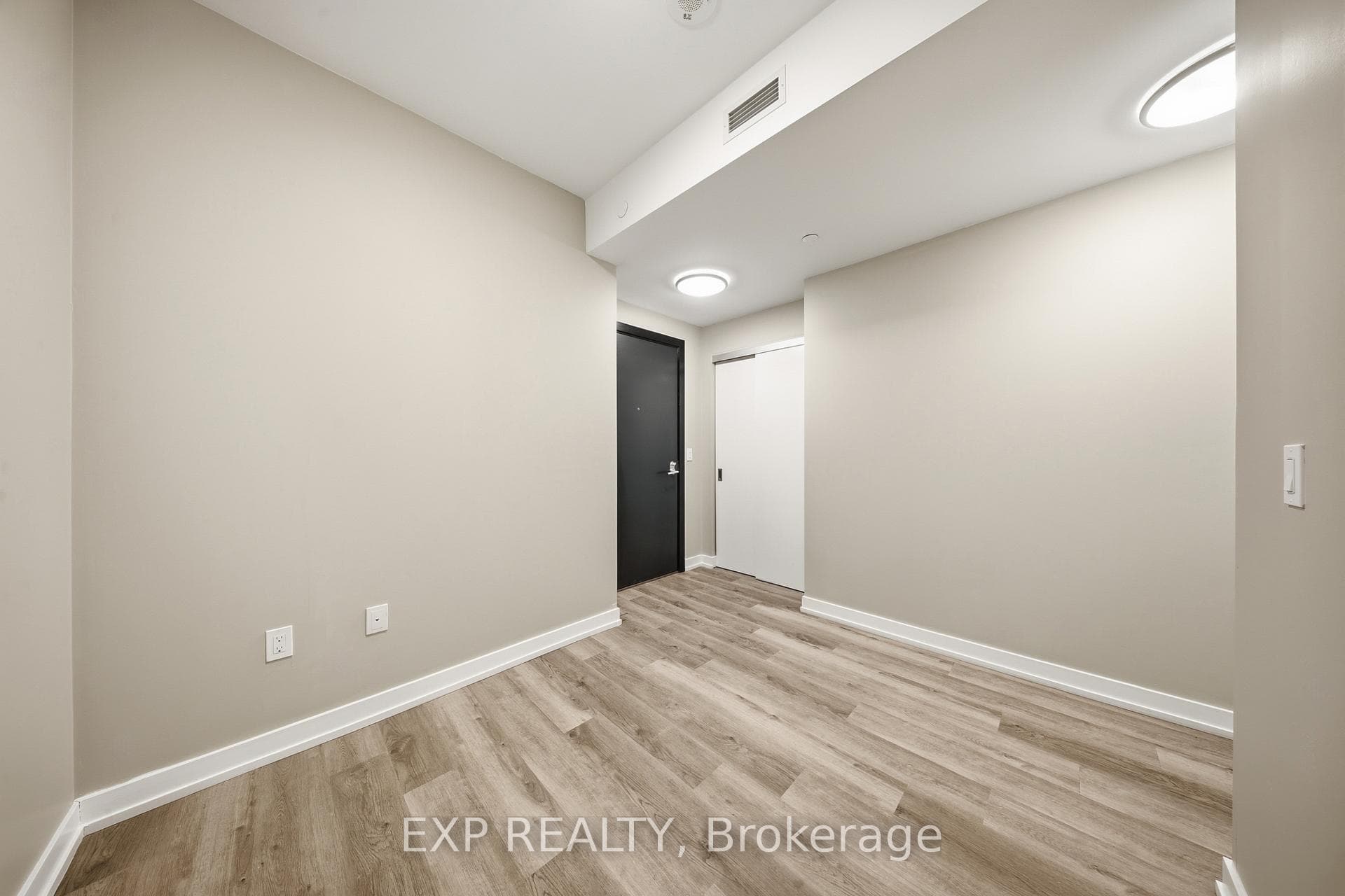 15 Wellington Street Unit 1810 photo 7