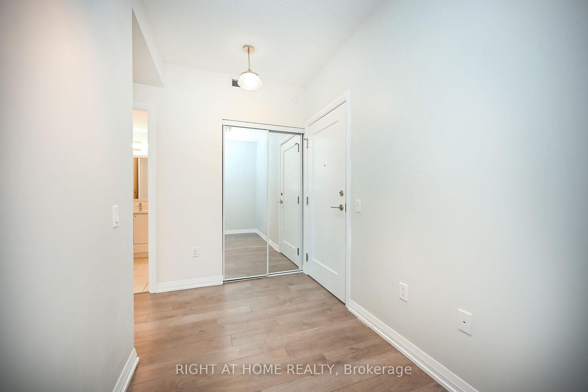 35 WATERGARDEN Drive Unit 516 photo 24