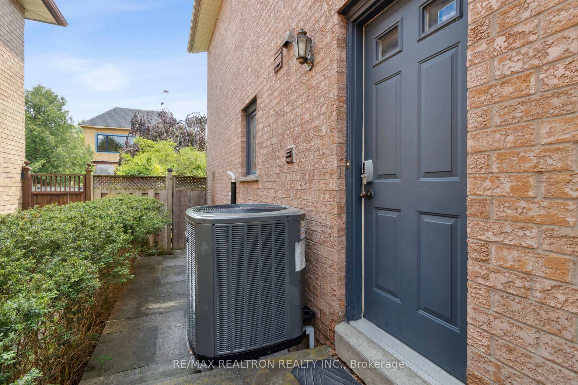 27 Danby Avenue photo 35
