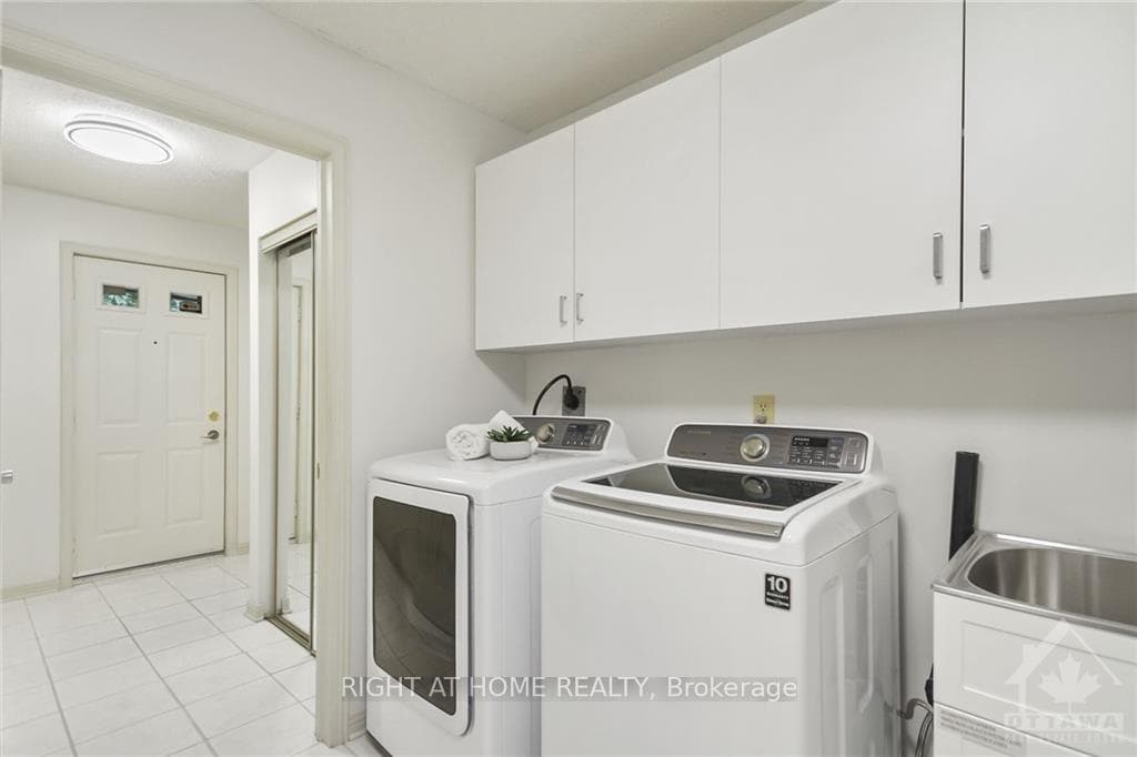 1 HARTFORD Place photo 19