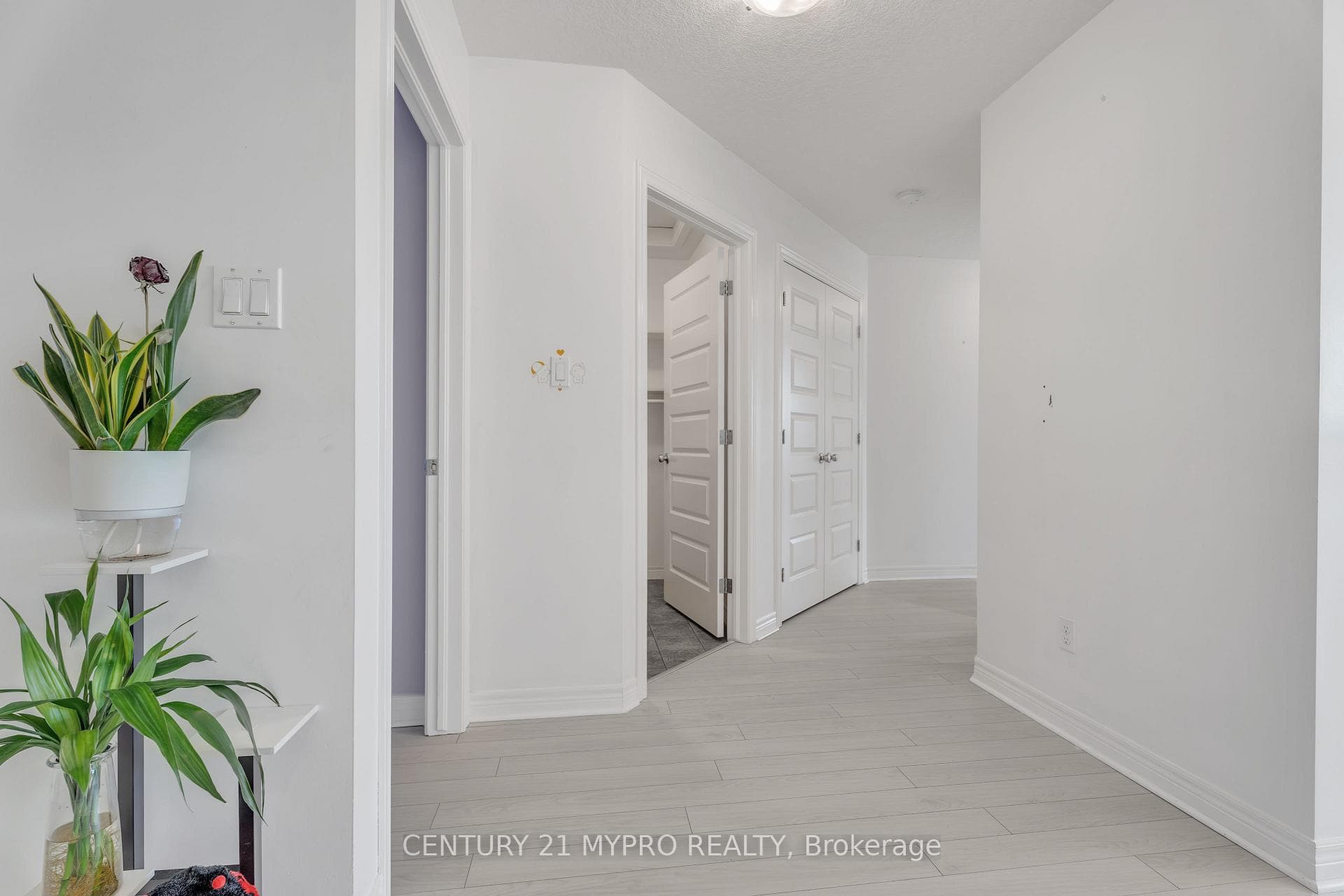 1036 Oakcrossing Road photo 17