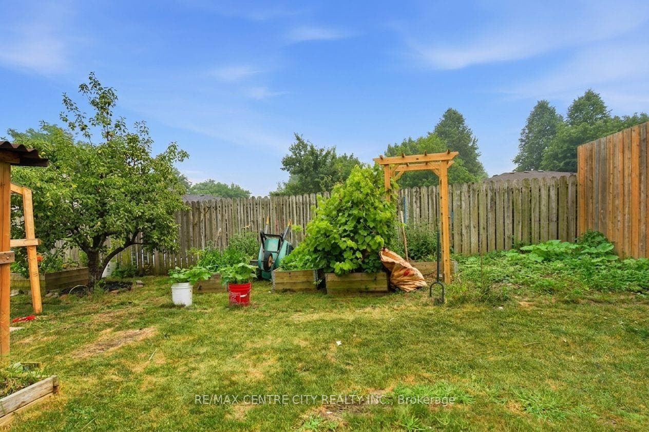 1199 Jalna Boulevard photo 40