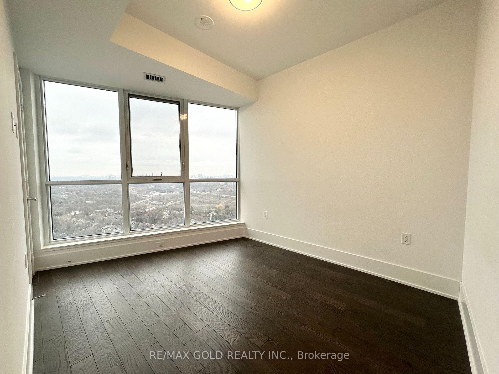 585 Bloor Street Unit 3515 photo 23