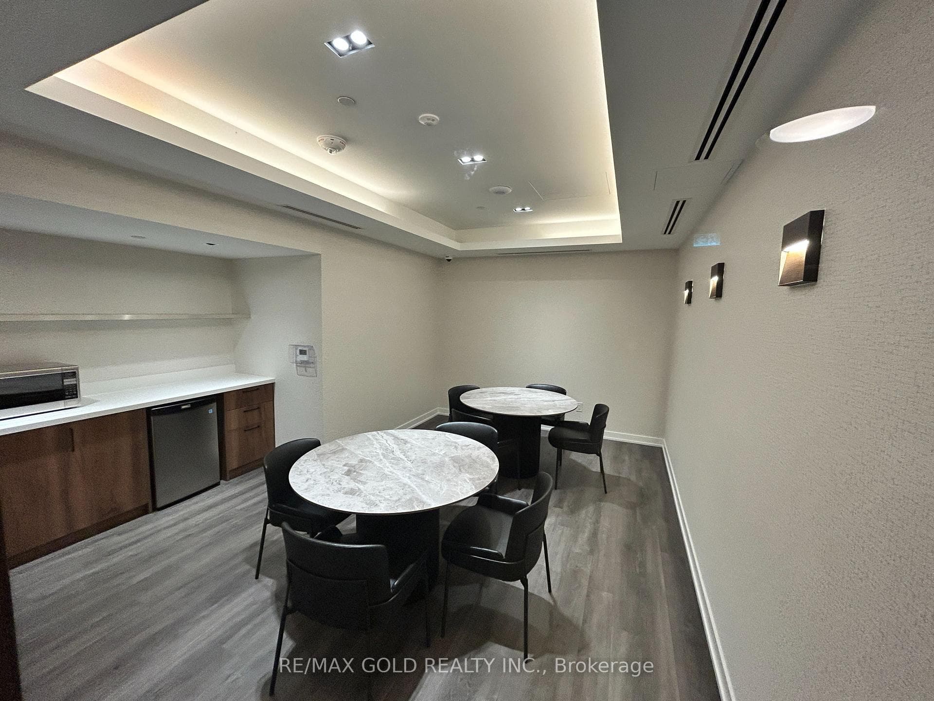 5105 Hurontario Street Unit 809 photo 37