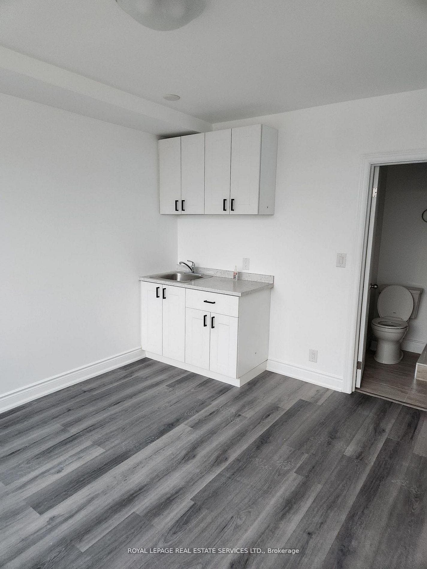 2820 Danforth Avenue Unit 210 photo 7