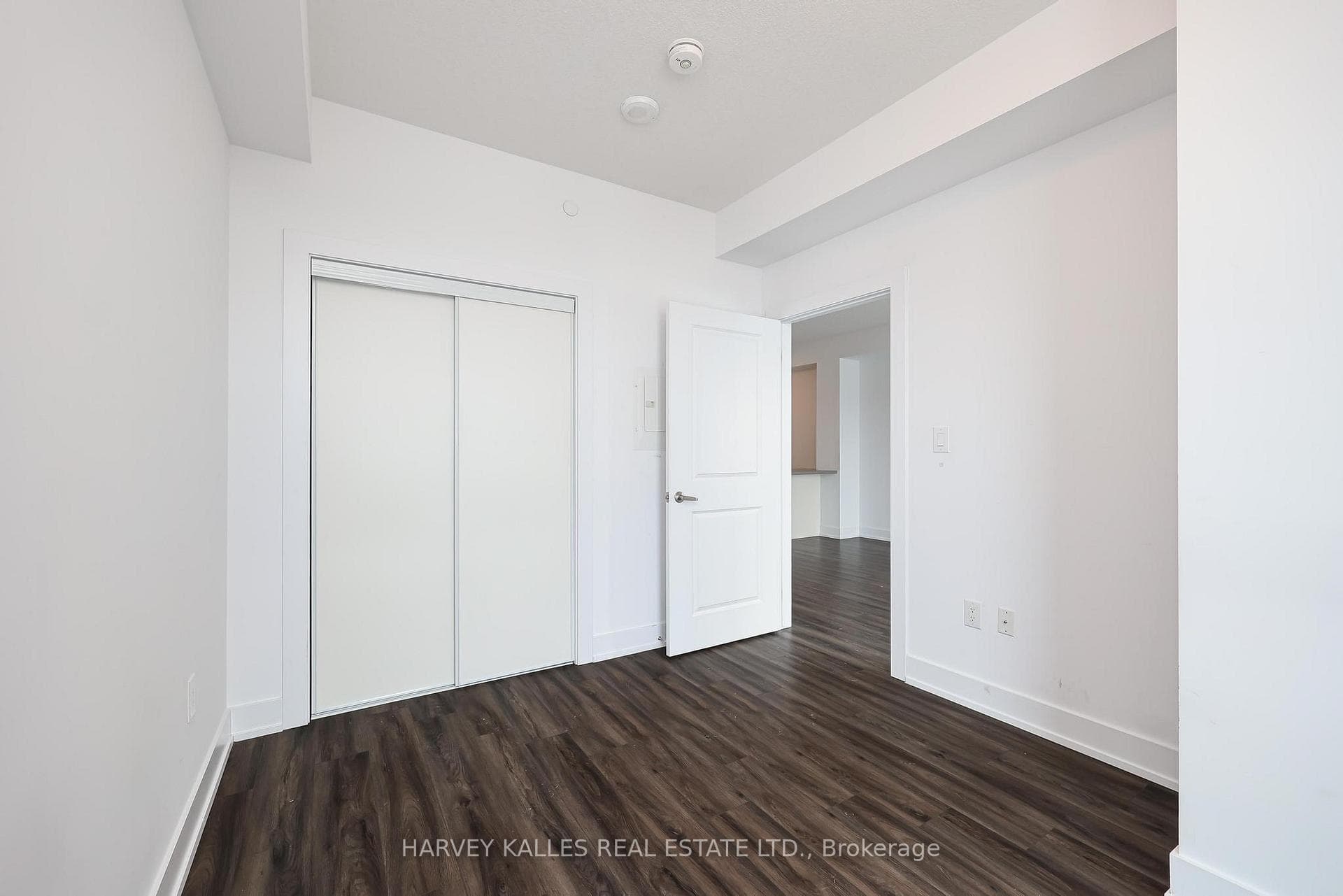 460 Dundas Street Unit 604 photo 11