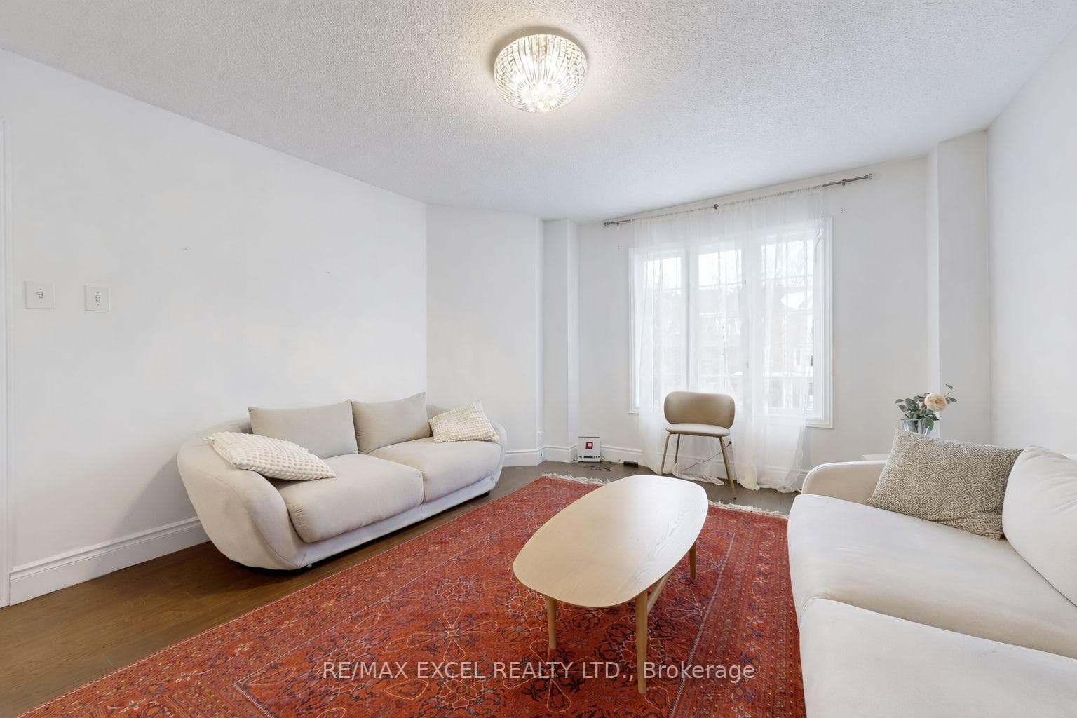 11 Royal Manor Crescent photo 35