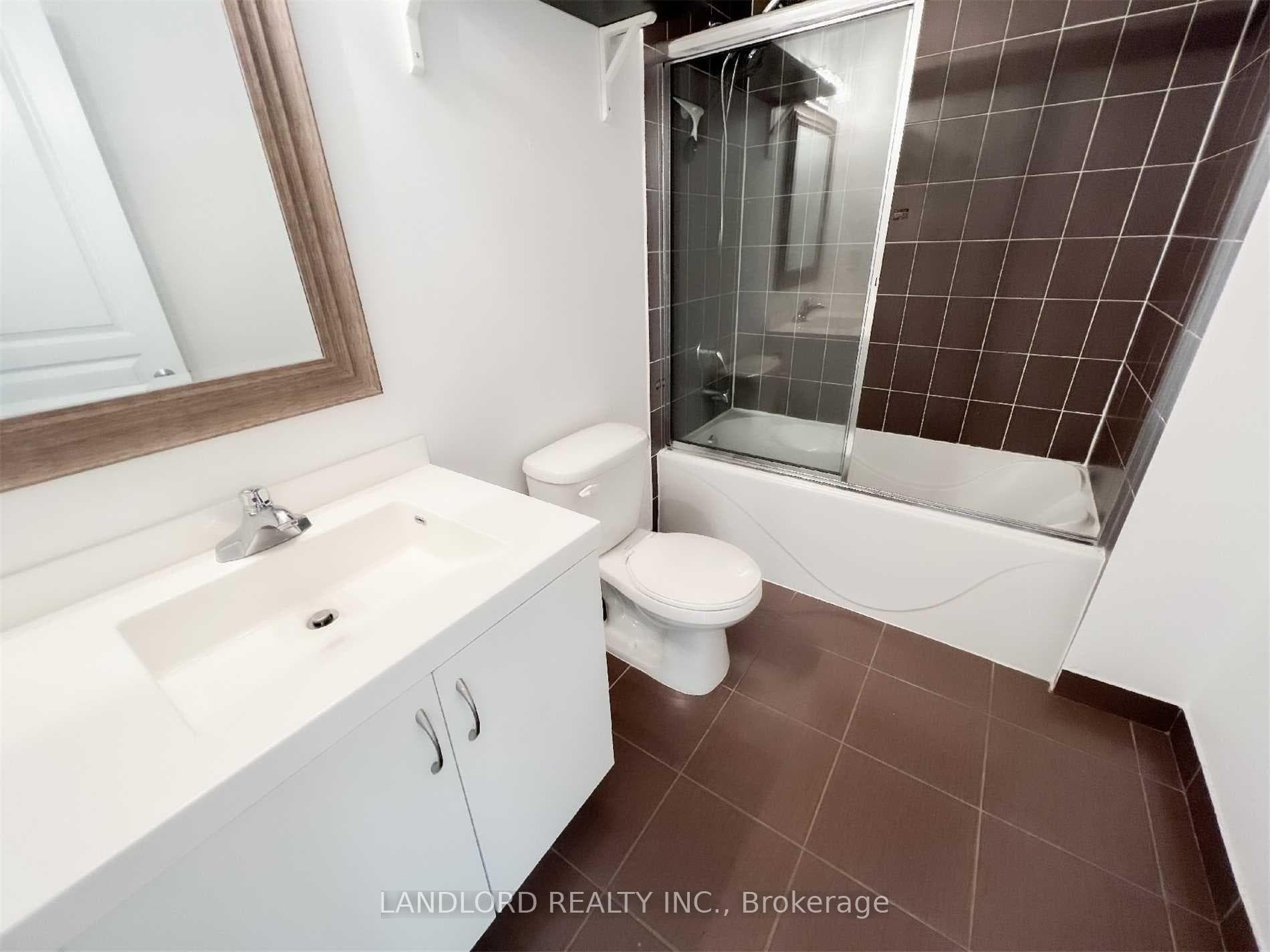 2240 Lakeshore Boulevard Unit 309 photo 13