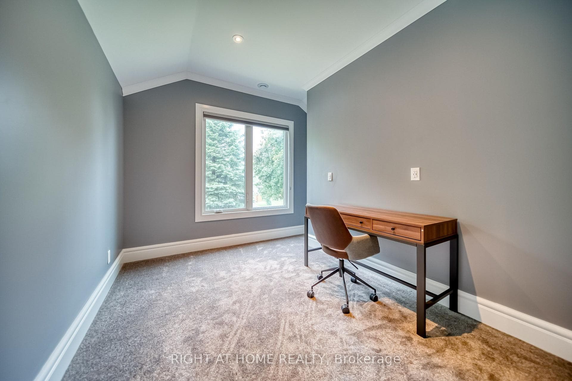 44 ROYAL HENLEY Boulevard photo 34