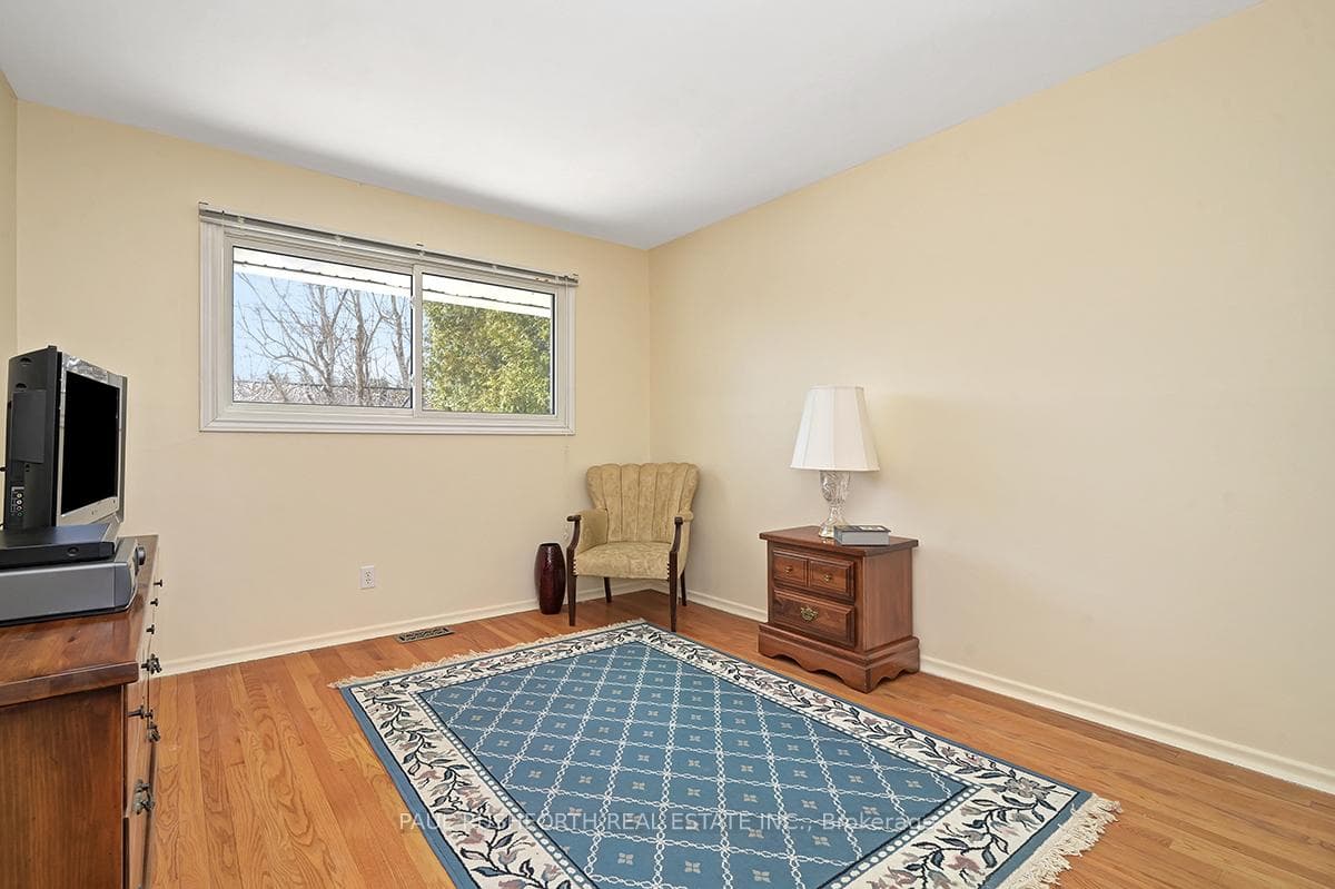 12 Parkside Crescent photo 14